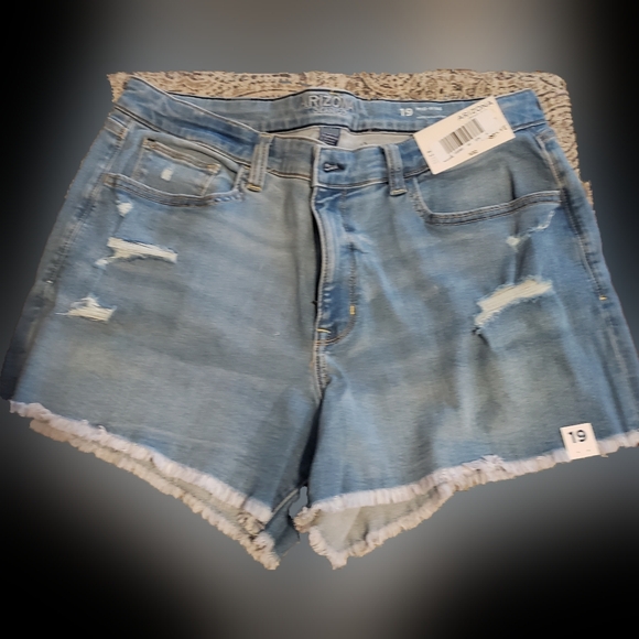 Arizona Denim Shorts Jr plus sizes 19 or 21 - Picture 1 of 4